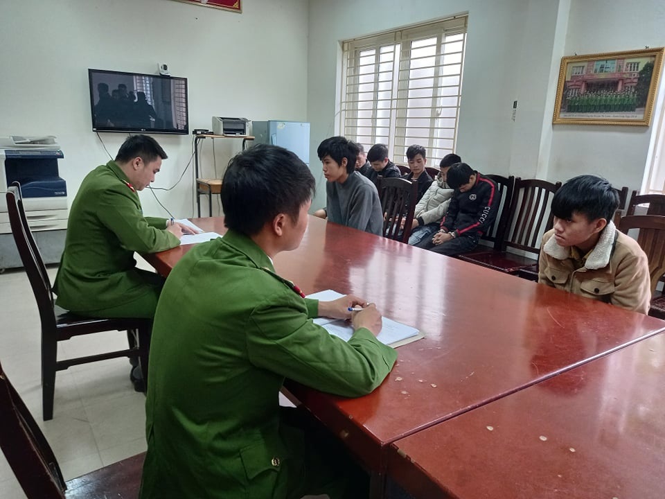 8 đối tượng hack hàng nghìn tài khoản ngân hàng chiếm đoạt 1 tỷ đồng - 2 8 đối tượng hack hàng nghìn tài khoản ngân hàng chiếm đoạt 1 tỷ đồng - 2