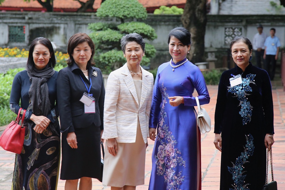 Phu nhân Thủ tướng Nhật Bản thăm Văn Miếu - Quốc Tử Giám - 9 Phu nhân Thủ tướng Nhật Bản thăm Văn Miếu - Quốc Tử Giám - 9