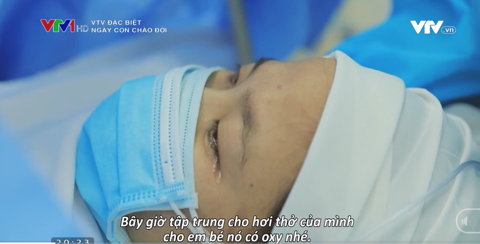 Hành trình vượt cạn đầy nước mắt của các sản phụ mắc Covid-19 - 1 Hành trình vượt cạn đầy nước mắt của các sản phụ mắc Covid-19 - 1