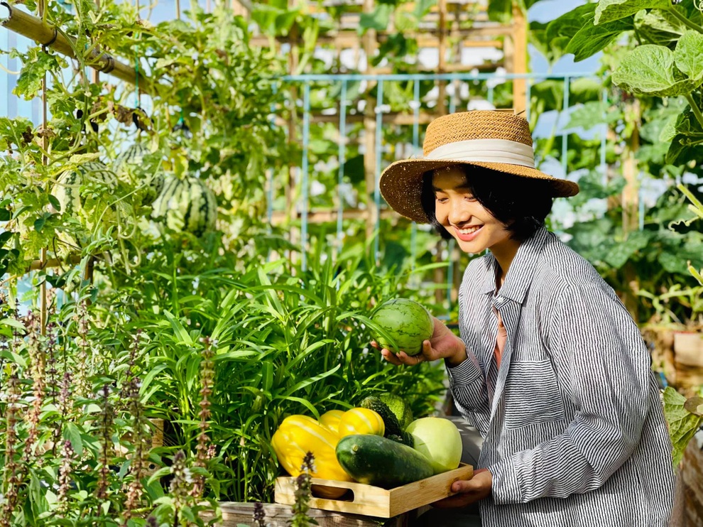 Gia chủ Đà Nẵng phủ xanh nóc nhà bằng vườn rau trái sum suê - 13