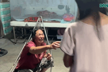 Vỡ òa gặp lại con gái câm điếc sau gần một tháng đi lạc ở TPHCM