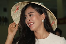 Hoa hậu Tiểu Vy giao lưu khởi nghiệp với thanh niên Bình Định