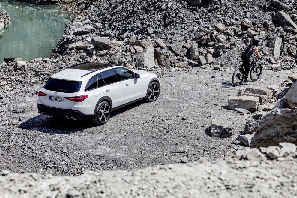 Mercedes-Benz C-Class có thêm phiên bản gầm cao All-Terrain - 7 Mercedes-Benz C-Class có thêm phiên bản gầm cao All-Terrain - 7