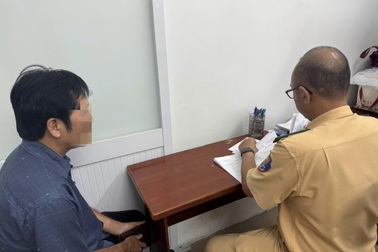 Phạt tài xế lái ô tô chạy lùi ở TPHCM