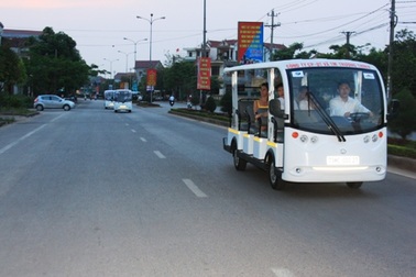 Quảng Bình: Sử dụng xe ô tô điện vận chuyển khách du lịch