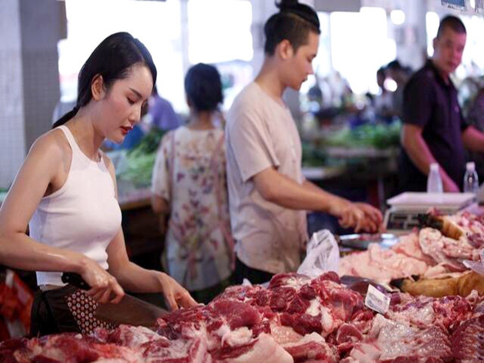 Giá thịt lợn bị thổi lên gần 300.000 đồng/kg, người dân sợ, tiểu thương khóc ròng - 1 Giá thịt lợn bị thổi lên gần 300.000 đồng/kg, người dân sợ, tiểu thương khóc ròng - 1