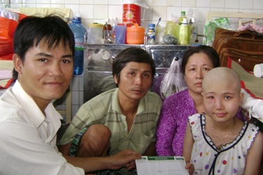 Quỹ Nhân ái đến với em Phan Kim Phụng