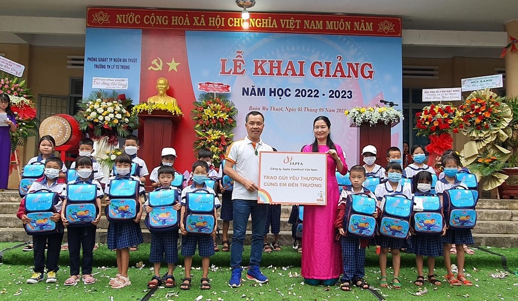 Japfa Việt Nam trao tặng 400 phần quà cho học sinh khó khăn - 2 Japfa Việt Nam trao tặng 400 phần quà cho học sinh khó khăn - 2