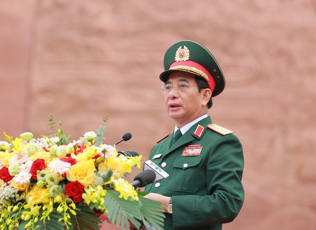 Khánh thành bức phù điêu Bác Hồ nói chuyện với cán bộ, chiến sĩ ở Đền Hùng - 2 Khánh thành bức phù điêu Bác Hồ nói chuyện với cán bộ, chiến sĩ ở Đền Hùng - 2