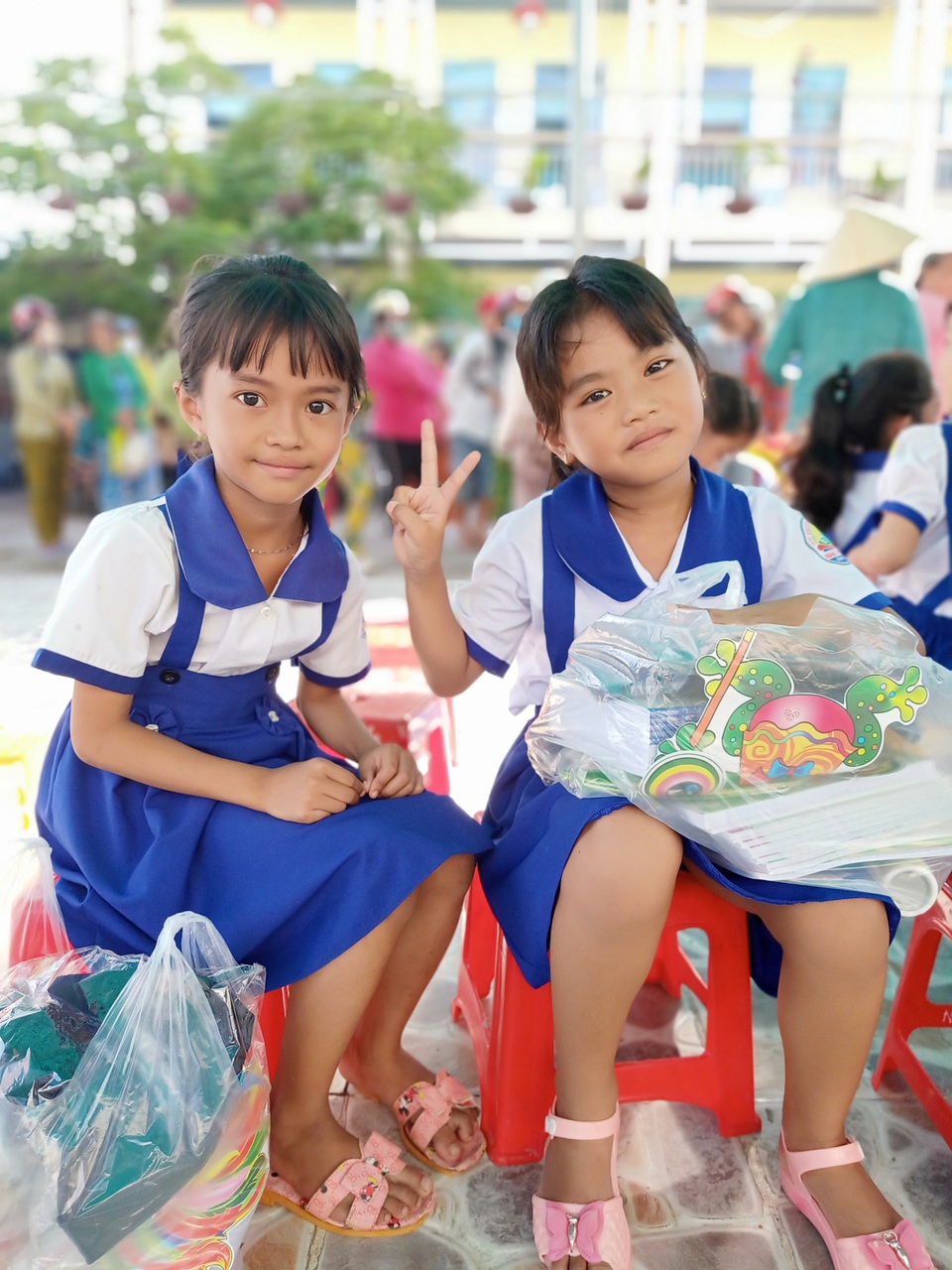 “Có quà trung thu con vui lắm” - 9 “Có quà trung thu con vui lắm” - 9