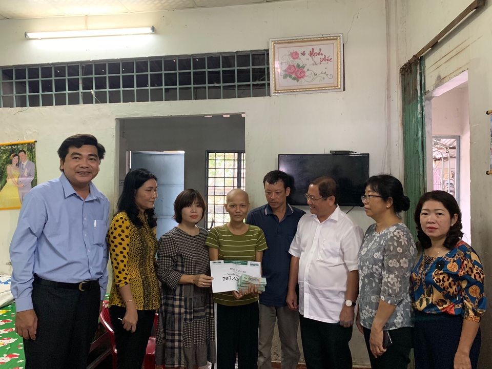 Bạn đọc Dân trí dành tình thương giúp cô giáo ung thư hơn 200 triệu đồng - 1 Bạn đọc Dân trí dành tình thương giúp cô giáo ung thư hơn 200 triệu đồng - 1