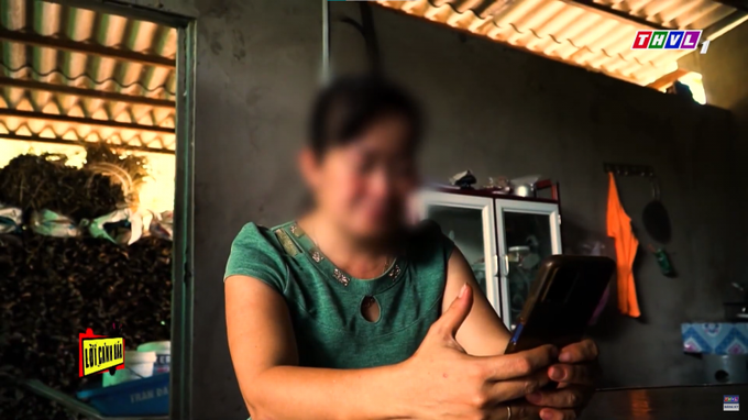 Hàng trăm người lao động bị một nhóm người xấu dùng chiêu trò mua hàng xong trả lại tiền để lừa bán các mặt hàng gia dụng với giá rất cao so với thị trường.