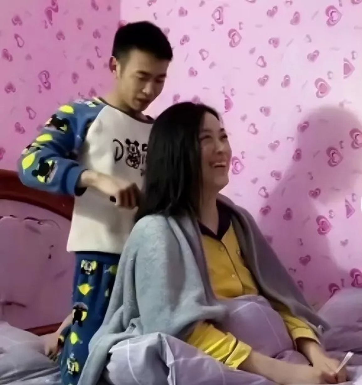 Người phụ nữ bị liệt tìm được hạnh phúc bên con trai của bạn thân - 2 Người phụ nữ bị liệt tìm được hạnh phúc bên con trai của bạn thân - 2