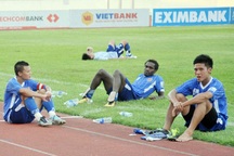 V-League lao đao: Hàng trăm cầu thủ “không chốn dung thân”