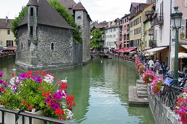 Quyến rũ và thơ mộng Annecy - "Venice của nước Pháp"