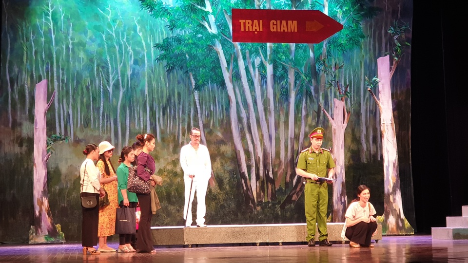 “Hoa sen lửa” - vở kịch về hình tượng chiến sĩ công an nhân dân - 1 “Hoa sen lửa” - vở kịch về hình tượng chiến sĩ công an nhân dân - 1