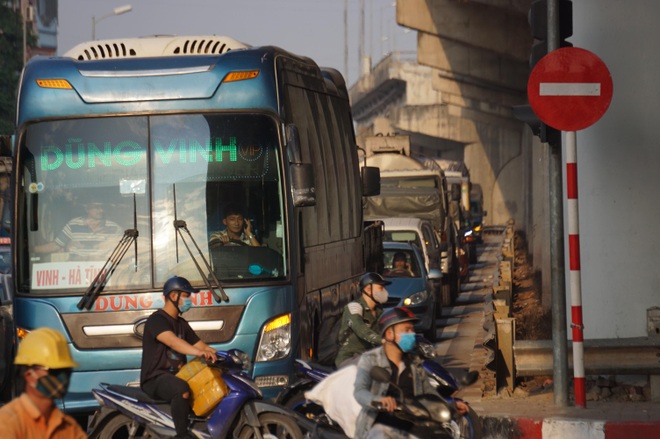Người dân từ thành phố đổ về quê, cửa ngõ thủ đô ùn tắc - 20 Người dân từ thành phố đổ về quê, cửa ngõ thủ đô ùn tắc - 20