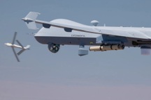 Mỹ biến UAV ác điểu thành "tàu sân bay trên không"