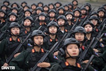 Ngắm những "bóng hồng" của lực lượng CSCĐ luyện tập diễu binh, diễu hành