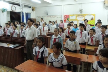 Lễ khai giảng vào... ban đêm