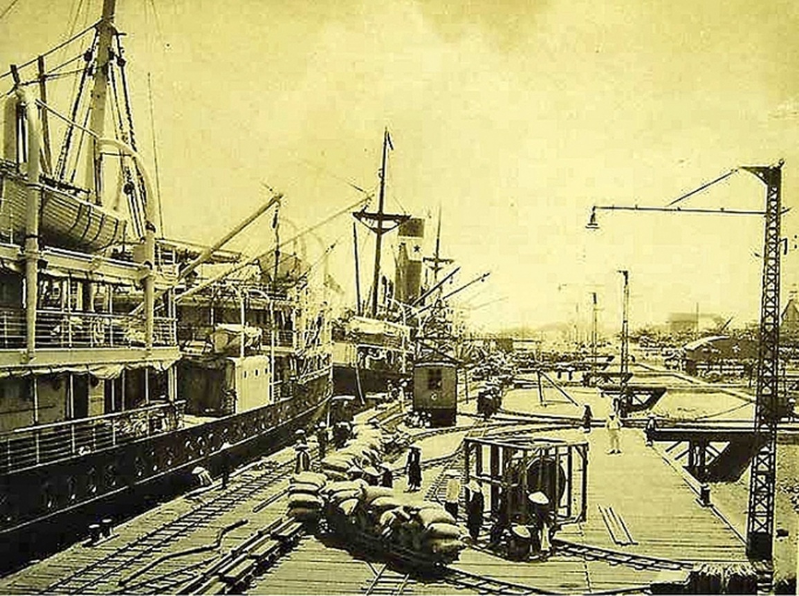 Điều bất ngờ trong mâm cỗ Tết của đại gia tàu Thủy giàu nức tiếng một thời - 2 Điều bất ngờ trong mâm cỗ Tết của đại gia tàu Thủy giàu nức tiếng một thời - 2