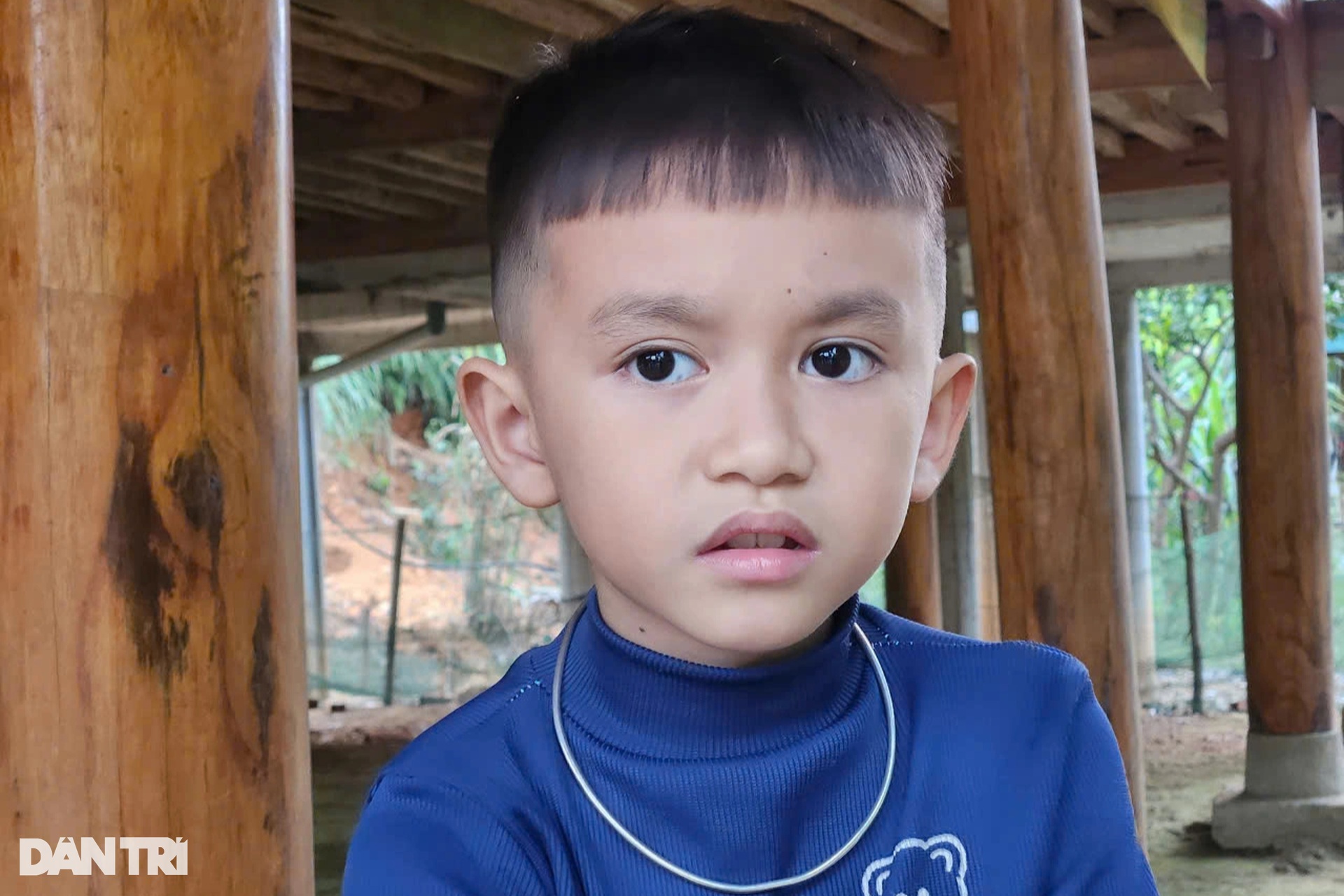 Tết mới của bé trai mất bố vì lũ dữ được Đại úy công an nhận làm con nuôi - 6 Tết mới của bé trai mất bố vì lũ dữ được Đại úy công an nhận làm con nuôi - 6