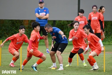 Chủ tịch VFF nói điều đặc biệt với đội tuyển nữ Việt Nam trước SEA Games