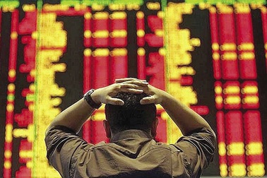 Áp lực bán mạnh, VN-Index “bốc hơi” 10 điểm