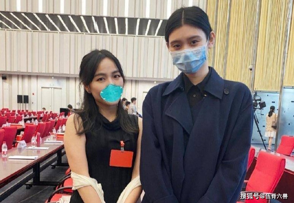 Hề Mộng Dao rạng ngời bên ông xã sau tin đồn bị chồng trẻ ghẻ lạnh - 3 Hề Mộng Dao rạng ngời bên ông xã sau tin đồn bị chồng trẻ ghẻ lạnh - 3