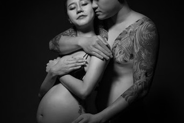 Bộ ảnh bán nude khoe bụng bầu của vợ chồng Vũ Duy Khánh