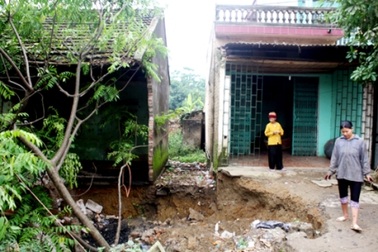 Đất sụt lún bất thường, cuộc sống của hơn 80 hộ dân bị đe dọa