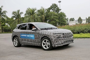 Bắt gặp ô tô điện VinFast chạy thử tại Hà Nội