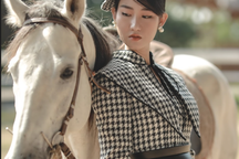 Hoa hậu du lịch Châu Á Phạm Lan Anh hóa tiểu thư quý tộc kiêu sa