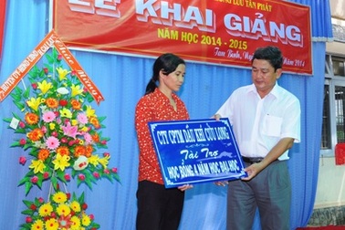 “Tân sinh viên lo đi làm công nhân” được cấp học bổng 4 năm học đại học