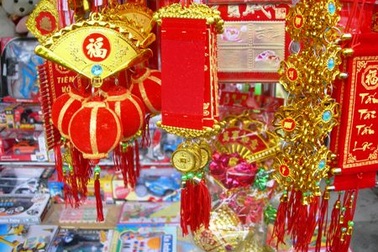 Rộn ràng hàng trang trí Tết