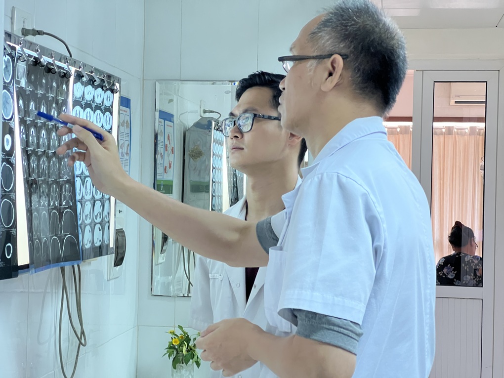 Hà Nội: Chó lai nặng 40kg cắn đứt xương hàm bé trai 3 tuổi - 1 Hà Nội: Chó lai nặng 40kg cắn đứt xương hàm bé trai 3 tuổi - 1