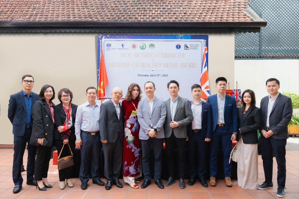 Khoa Thẩm mỹ Bệnh viện Hồng Ngọc được công nhận đạt tiêu chuẩn toàn cầu - 2 Khoa Thẩm mỹ Bệnh viện Hồng Ngọc được công nhận đạt tiêu chuẩn toàn cầu - 2