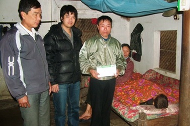 Bạn đọc tiếp sức gia đình cháu bé mắc bệnh hiểm nghèo