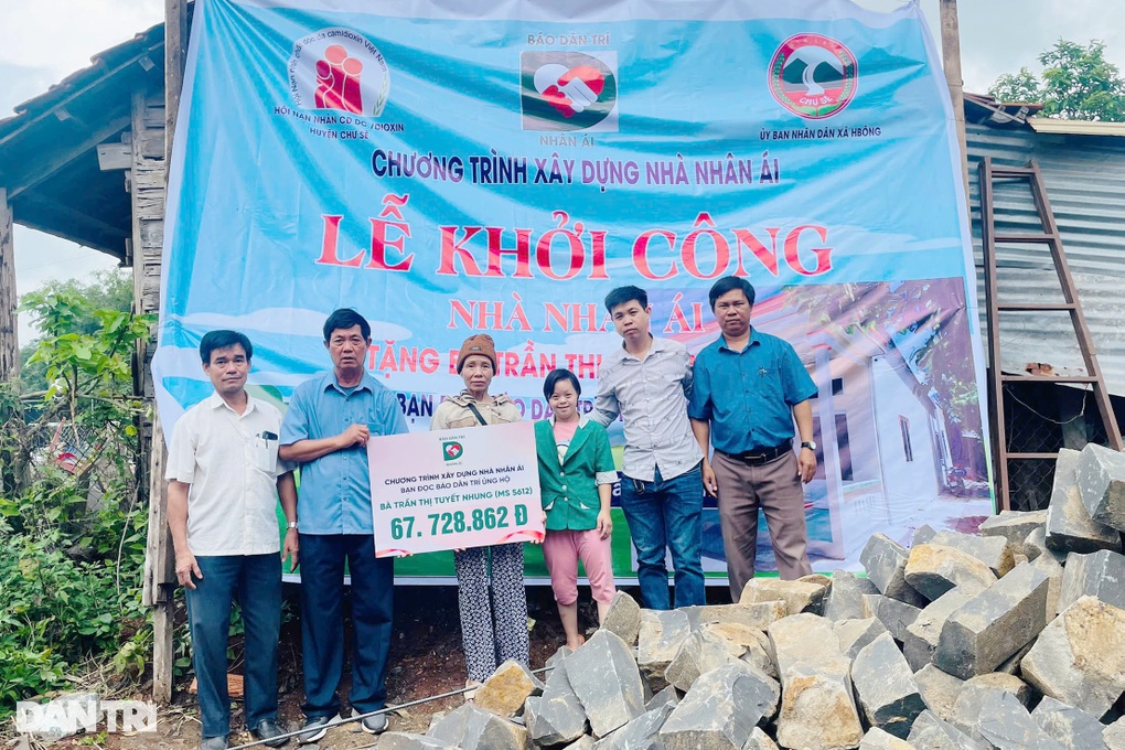 Góa phụ “lỡ 2 lần đò” bị ung thư xúc động tại Lễ khởi công xây nhà Nhân ái