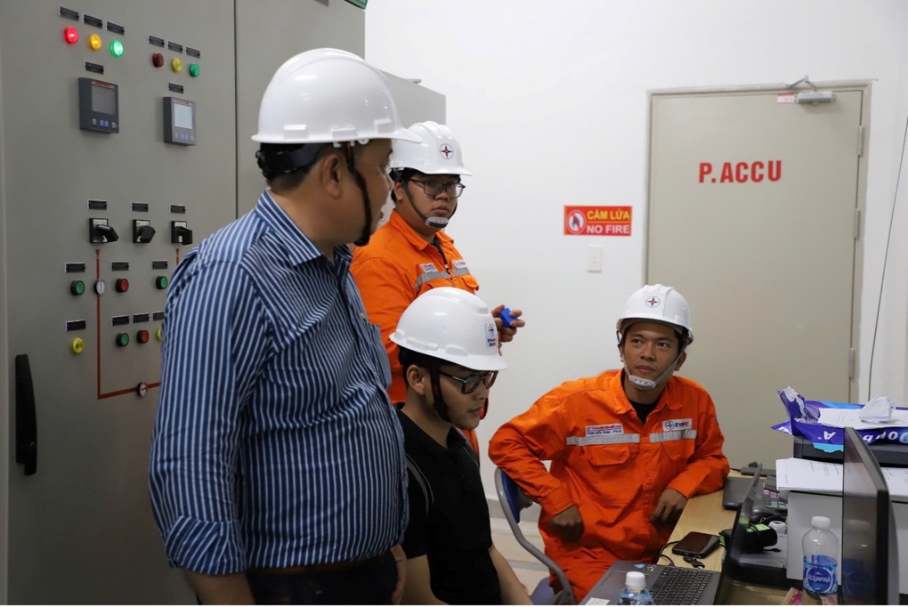 Xuyên đêm hoàn thành công trình Trạm biến áp 110kV Hoa Lư - 2 Xuyên đêm hoàn thành công trình Trạm biến áp 110kV Hoa Lư - 2