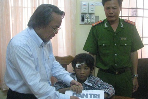 Quỹ Nhân ái hỗ trợ “cháu bé bị hành hạ như thời trung cổ” 5 triệu đồng