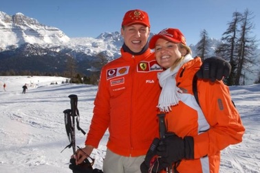 Michael Schumacher vẫn “không thể đi lại được”