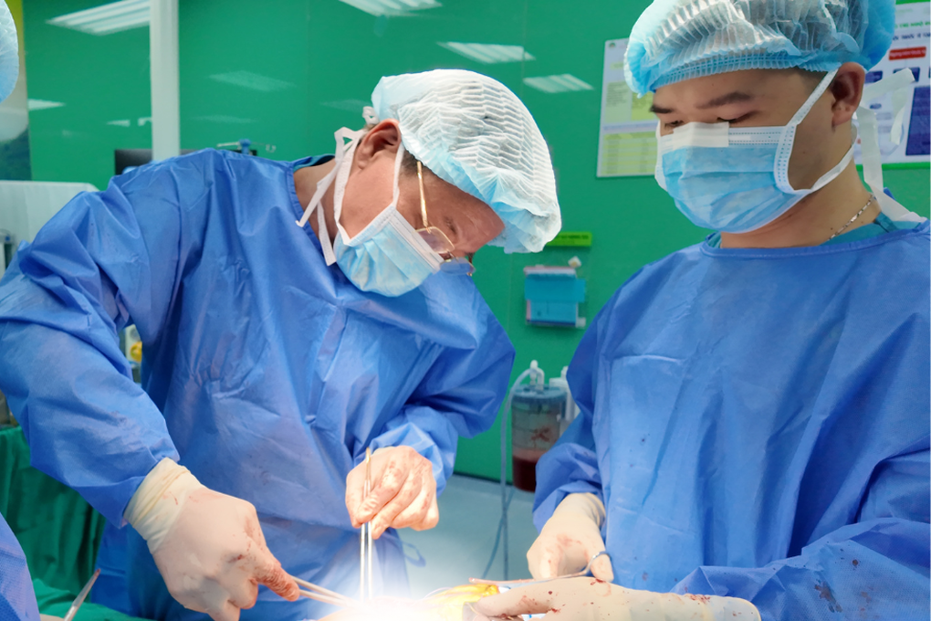 Bác sĩ mang trái tim người lính, kiên cường trên mọi mặt trận - 1 Bác sĩ mang trái tim người lính, kiên cường trên mọi mặt trận - 1
