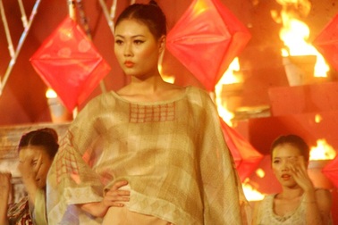 Mai Giang, Kha Mỹ Vân trình diễn lôi cuốn tại Festival nghề Huế