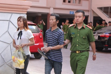 Kẻ hiếp dâm bé gái 6 tuổi kêu oan tại tòa vẫn bị xử 14 năm tù