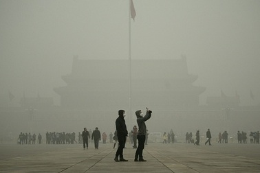 Trung Quốc lại báo động đỏ khói bụi ô nhiễm