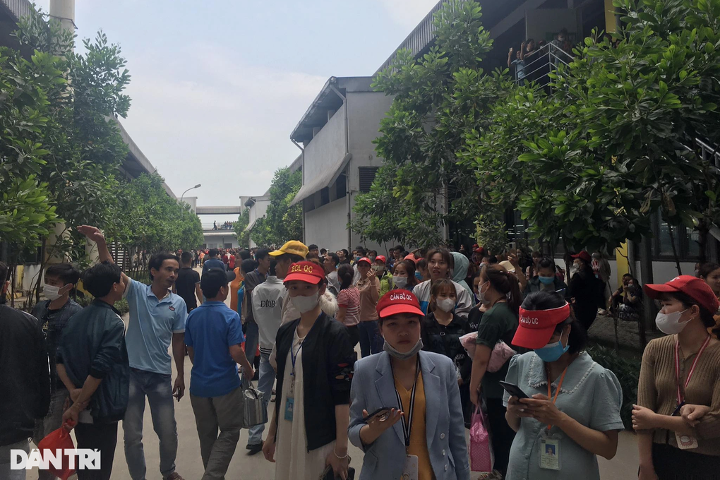 Cháy lớn tại công ty giầy có hàng nghìn công nhân - 3 Cháy lớn tại công ty giầy có hàng nghìn công nhân - 3