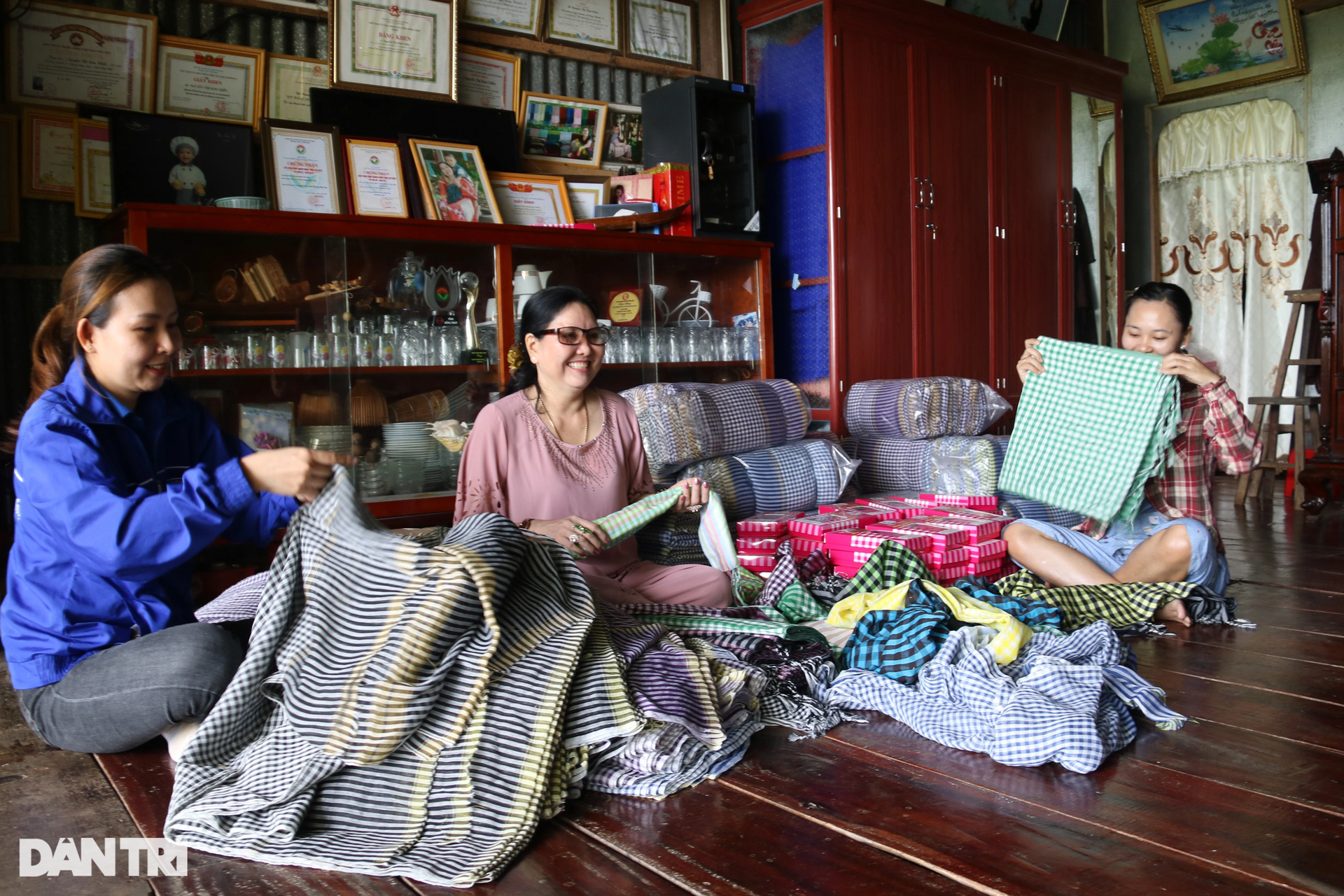 Làng nghề dệt choàng 100 tuổi ở Đồng Tháp giờ ra sao? - 16 Làng nghề dệt choàng 100 tuổi ở Đồng Tháp giờ ra sao? - 16