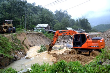 Khẩn trương thông đường lên huyện Nam Trà My