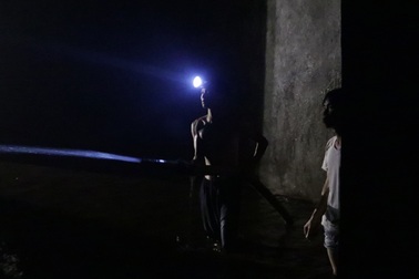 Cảnh công nhân cọ rửa bể nước ngầm hơn 1.000 m3 ở Hà Nội